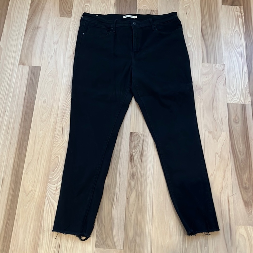 Levi’s High Rise Skinny size 34